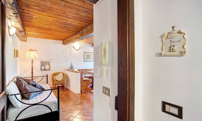 Siglioli Apartment | Apartment Antico Granaio with Mountain View, Shared Pool, Garden and Wi-Fi