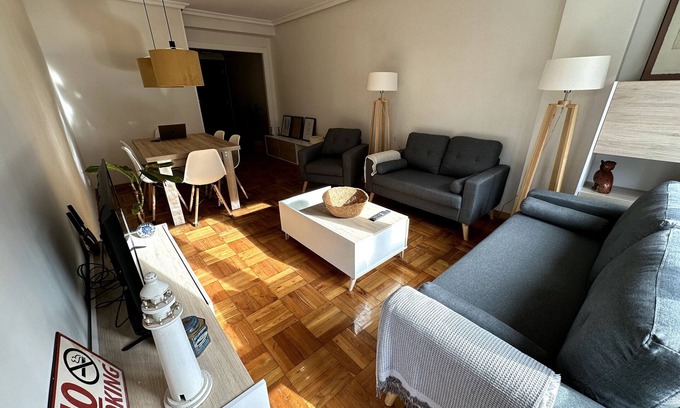 La Corredoria y Ventanielles Apartment | Apartment 'Centro De Oviedo' with Balcony and Wi-Fi