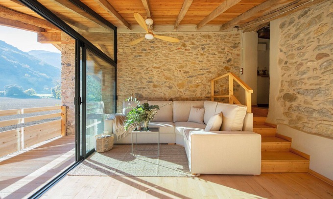 Beguda Apartment | Apartment 'Eixida' with Mountain View, Wi-Fi and Air Conditioning