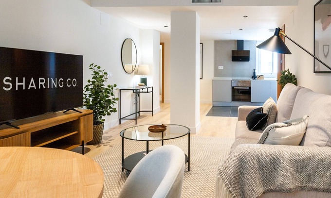 Nueva Espana Apartment | Apartment in Castellana 2 Bedrooms by Sharing Co