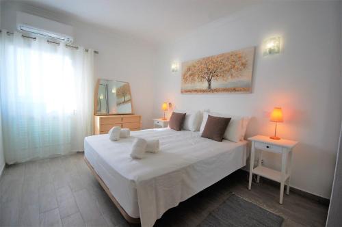 Castelo Apartment | Apartment MargemSul - Pool - Beach - Free Wifi - Air Con