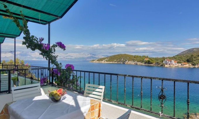 Pokrivenik Apartment | Apartment Rubin by Interhome