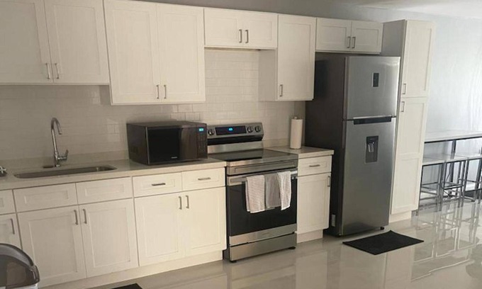 Portmore Apartment | Apartment Sleeps 6 With Pool Access