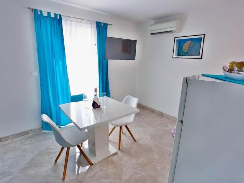 Sutivan Apartment | Apartments Lenka - One Bedroom Apartment with Balcony and garden View A1