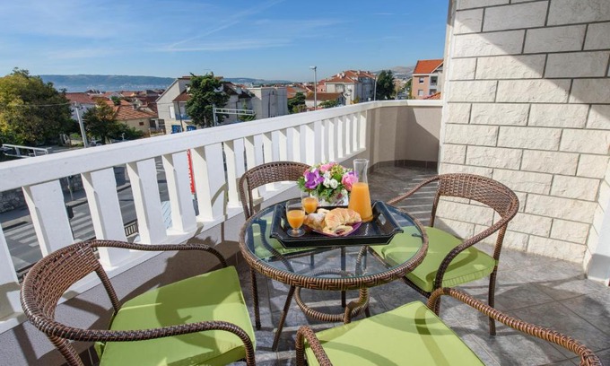 Kastel Novi Apartment | Apartments Lovric with sea view