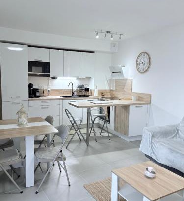 Plan-de-la-Tour Apartment | Appartement climatisé avec jardin 4 personnes