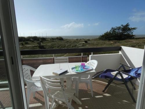 Notre-Dame-de-Monts Apartment | Appartement T2 à Notre-Dame-de-Monts, balcon, parking, accès plage - FR-1-540-191