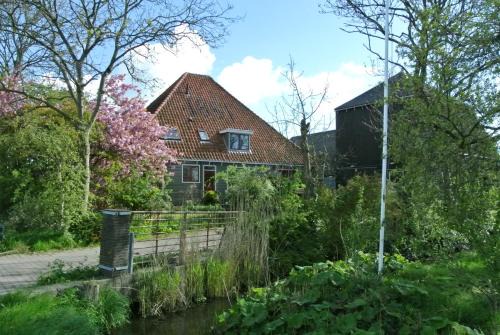 Amsterdam North House | Appartement Voorhuis en chalet Klein Waterland