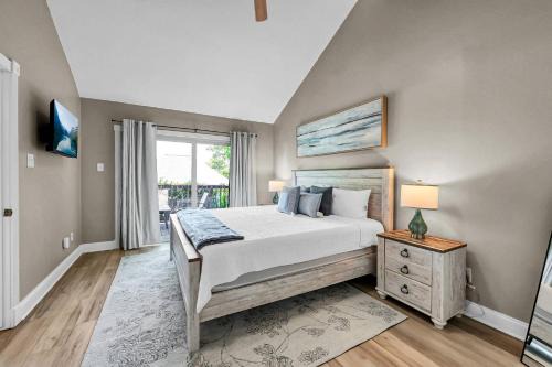 April Sound House | April Cove