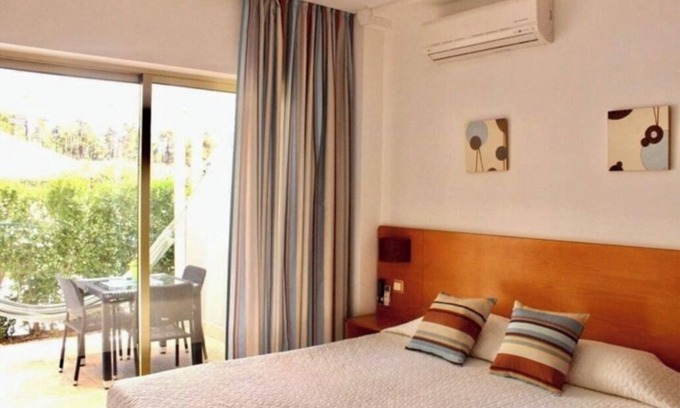 Vila Real Santo Antonio Apartment | Apt in a 3* Hotel! Pool, Garden & Private Park! 5minutes to Monte Gordo Beach!
