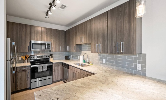 Central Arlington Apartment | Arlington Inspired 2BD 2BA Deluxe Apartment