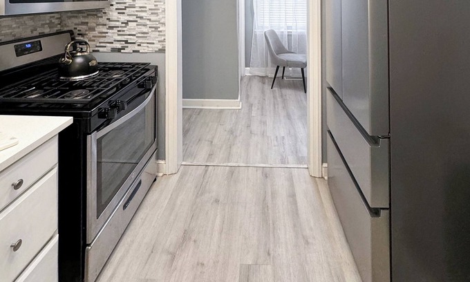 College Park Apartment | ATL Airport 2.5 mi, Tyler P Studios 4 mi, GA Intl Convention Center 1.5 mi