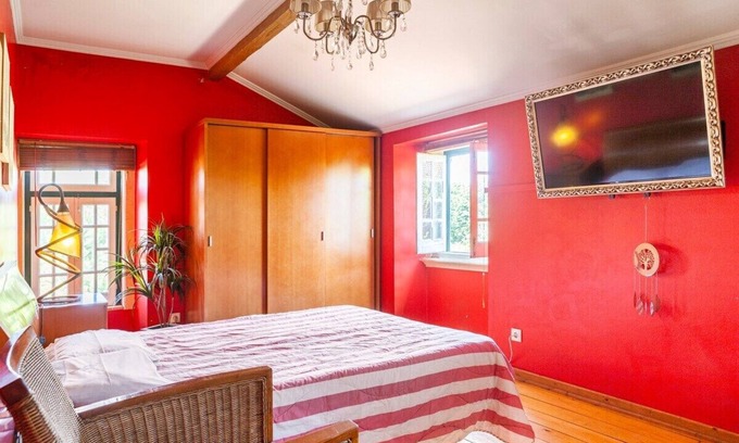 Ameal Bed & Breakfast | B&B Red Room Modern Style