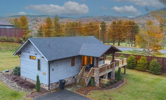 Banner Elk House | Banner Sky - 2bd/2ba cabin with mountain views, wrap around porch minutes from downtown Banner Elk.