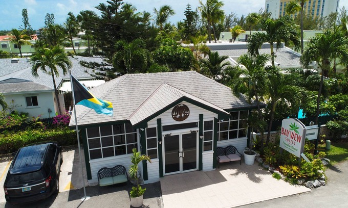 Paradise Island Apartment | Bay View Suites Paradise Island