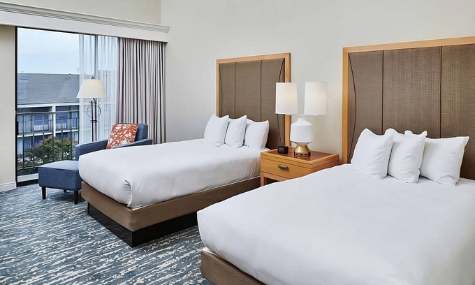 Berkeley Hotel | Bayfront Escape near UC Berkeley | Pool, Free Parking & Pet Friendly