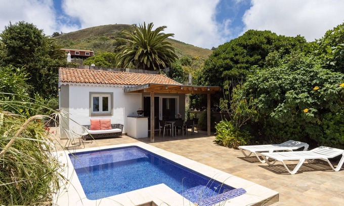 El Rosario Villa | Beautiful private villa for 3 guests with WIFI, private pool, TV, patio and panoramic view