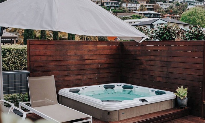 Terrigal Cottage | Beach Cottage with Deck & Spa in Terrigal. 10min walk to beach