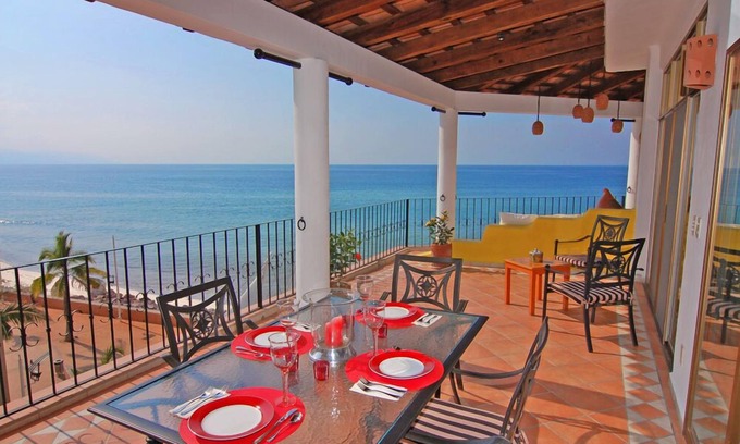 Downtown Puerto Vallarta Condo | !BEACHFRONT IN THE CITY CENTER! OCTOBER SPECIAL, ONLY 225/NT!