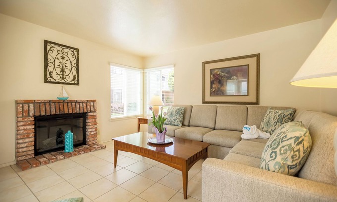 Oxnard Shores Hotel | Beachfront Retreat | 4 Units | Mandalay Beach Access