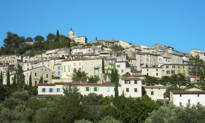 Tourrettes House | Beautiful apartment in villa for 6 people with A/C, WIFI, pool, TV, patio and pets allowed