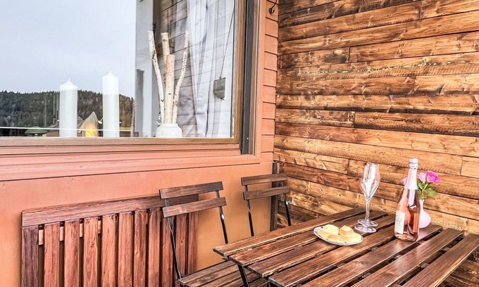 Sankt Urban Apartment | Beautiful apartment for 3 guests with pool, WIFI, TV and balcony