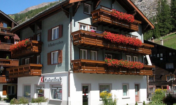 Saas Grund Apartment | Beautiful apartment for 6 guests with WIFI, TV and balcony