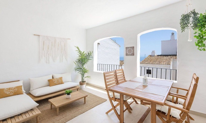 Puerto Banus Apartment | Beautiful apartment for 2 people with WIFI, A/C, TV and terrace