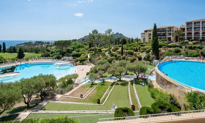 Cap Esterel Apartment | Beautiful apartment for 4 people with WIFI, A/C, pool, TV and terrace