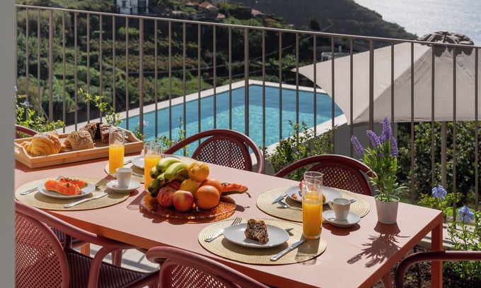 Calheta Villa | Beautiful character villa in Madeira | OlivHa