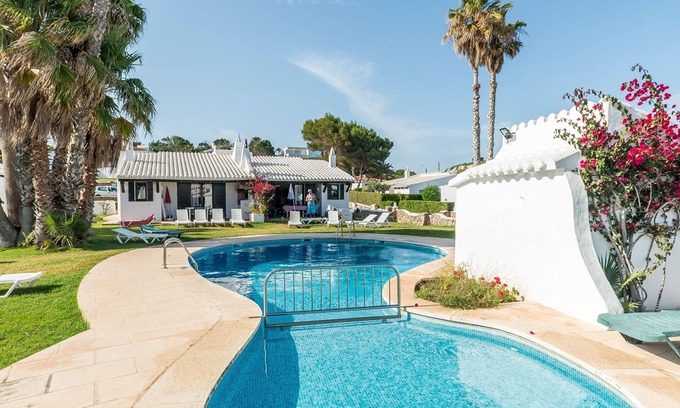Binisafua House | Beautiful Holiday Home in Residential Complex with Pool, Wi-Fi, Terrace and Lawn