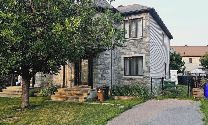 Plateau House | Beautiful house ๐ of 5 bedroom + sofa bed, quiet and family neighborhood.
