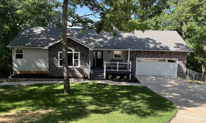 Linn Creek House | Beautiful lake view home close to everything the Lake of the Ozarks has to offer