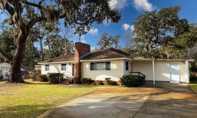 Mossy Oaks House | Beautiful, spacious home within short distance of USMC base - Parris Island