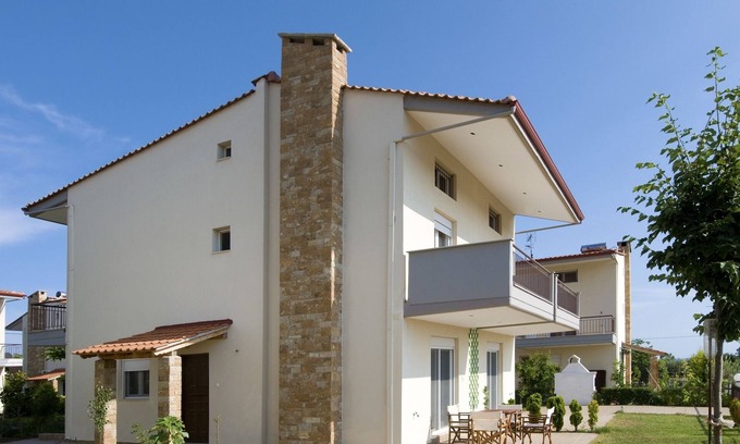 Kalyves Polygyrou Villa | Beautiful villa close to the beach