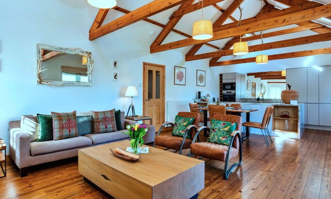 Edlingham House | Beautiful villa for 4 guests with WIFI, terrace and parking