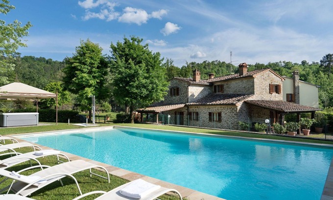 Subbiano Villa | Beautiful villa with WIFI, private pool, hot tub, A/C, TV, patio, panoramic view, close to Arezzo