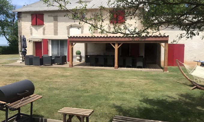 Le Fraysse Bed & Breakfast | Bed and Breakfast 'La Pompadour' with Shared Pool, Shared Garden and Wi-Fi