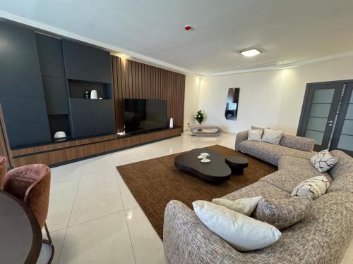 Point E Apartment | Bel appartement type F5 Sakina