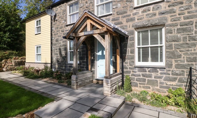 Garn Fadryn Cottage | BELLE VIEW, pet friendly, character holiday cottage in Abersoch
