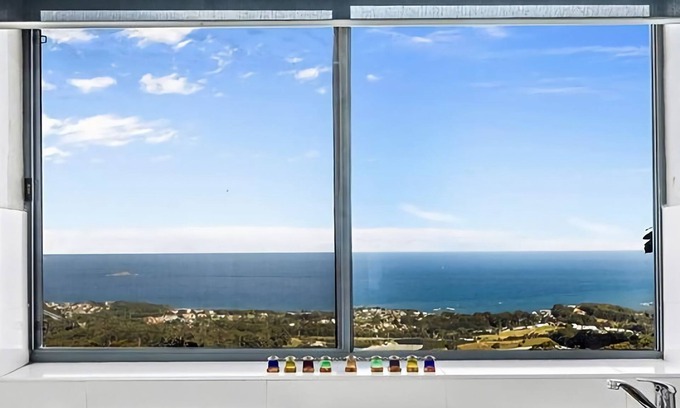 Korora House | Belvedere The Sanctuary, self-contained apartment on the ground floor - spectacular views!