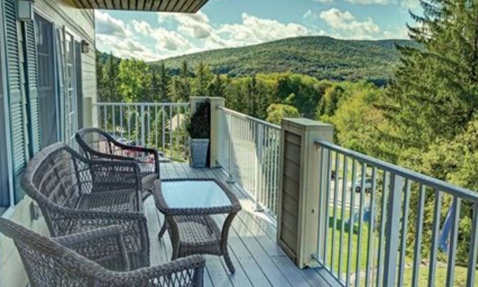 Hancock Resort | Bentley Brook 1-bedroom Mountainside ski resort in charming Hancock sleeps 8