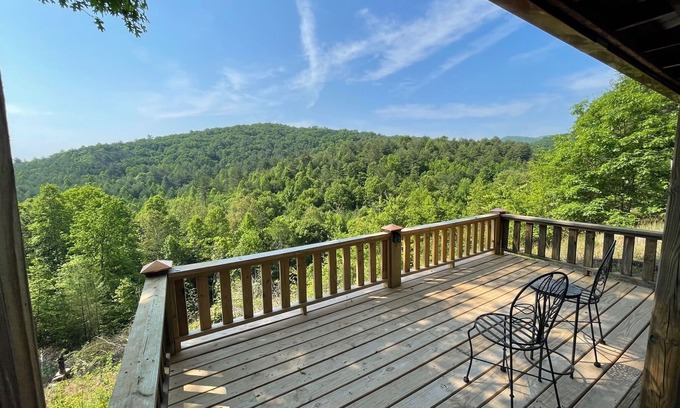 Unaka Cabin | Big Rock Ridge - Easy Access!