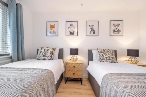 Peterborough House | Bluebell House - Sleeps 5 - Garden - Parking
