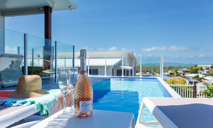 Lammermoor House | 'Bluetique on Lammermoor' - Luxe Resort Style with pool and ocean views