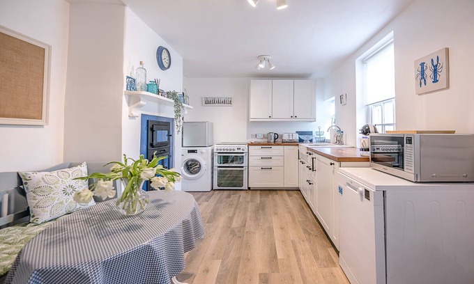 Southwold Cottage | Bonheur, 16 Bartholomew Green, Southwold