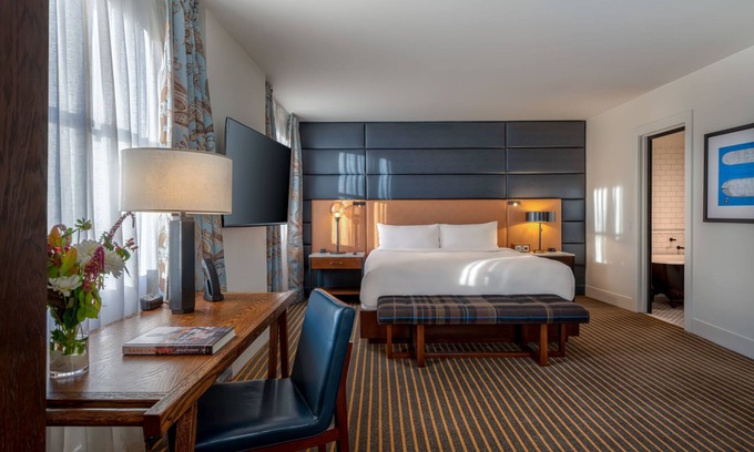 Downtown Seattle Hotel | Boutique Seattle Stay: Elegance & Artistic Expression Combined