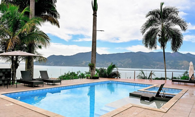 Praia das Cigarras House | House with view to IlhaBela - Heated SPA pool - Beach Tennis court