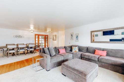 Freeland House | Bradley Beach Getaway -Entire home