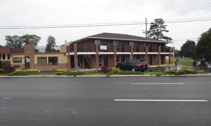 Brick Hotel | Brick Motor Inn